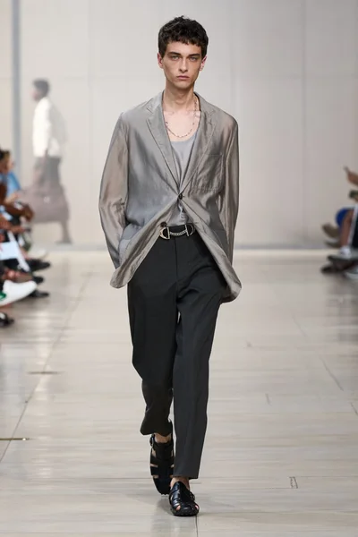 Look 48